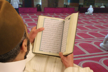 يستمعون القرآن