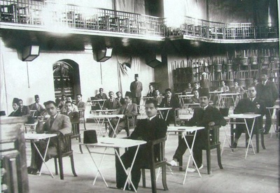 الأستاذ الجامعي الذي قبّل يدَ تلميذه المُلَوّثة بالفحم